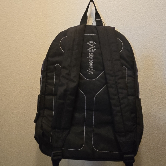 Backpack - Picture 2 of 7